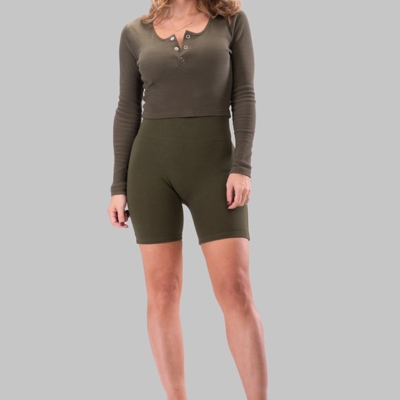 ByEgreis Pants - NWT By Egreis Allie Biker Shorts in Green